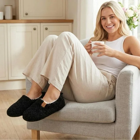 Women’s Soft Curly Full Slippers Memory Foam Lightweight House Shoes - Picture 2 of 7